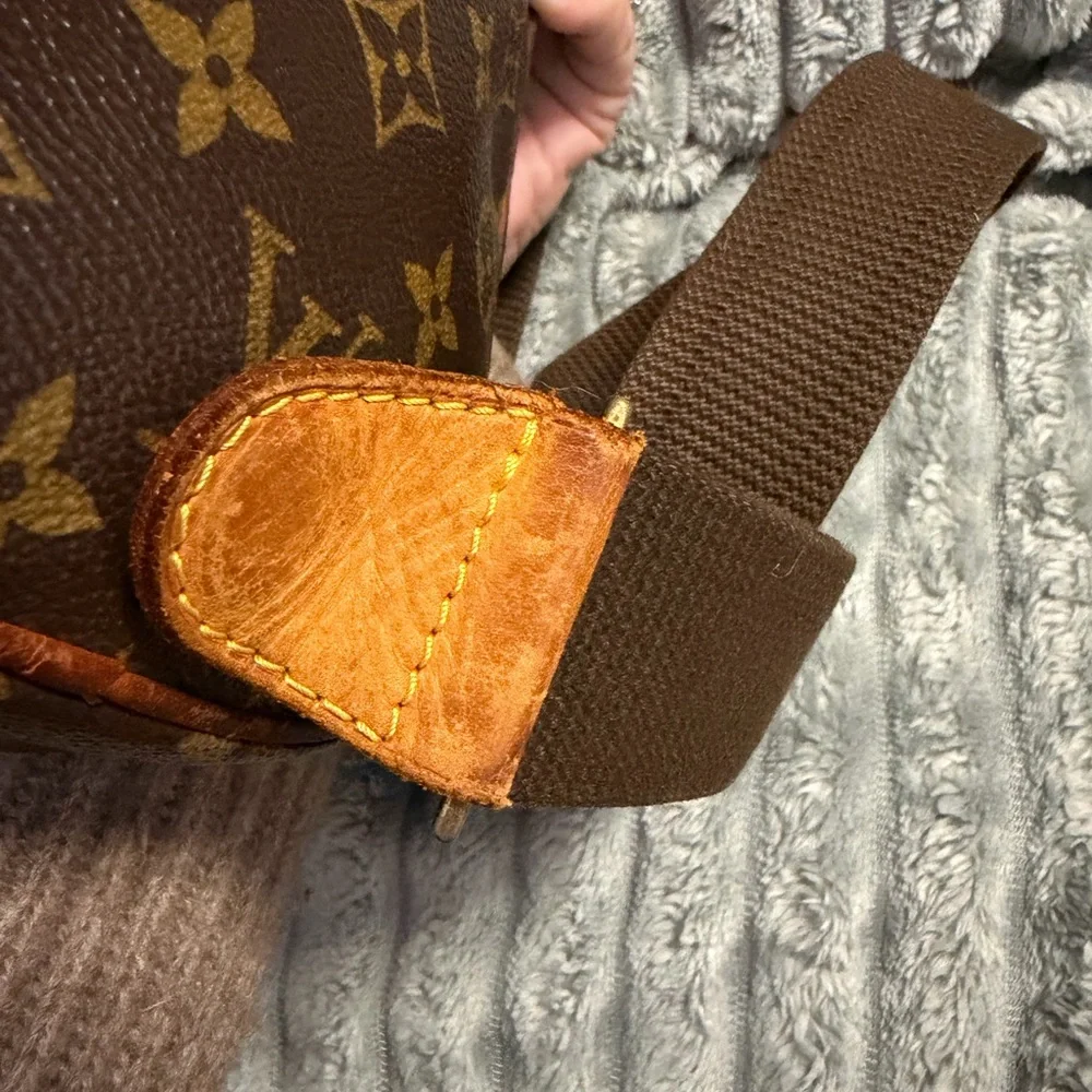 LOUIS VUITTON Pochette Gange Monogram Crossbody Shoulder Bag - Picture 10 of 16